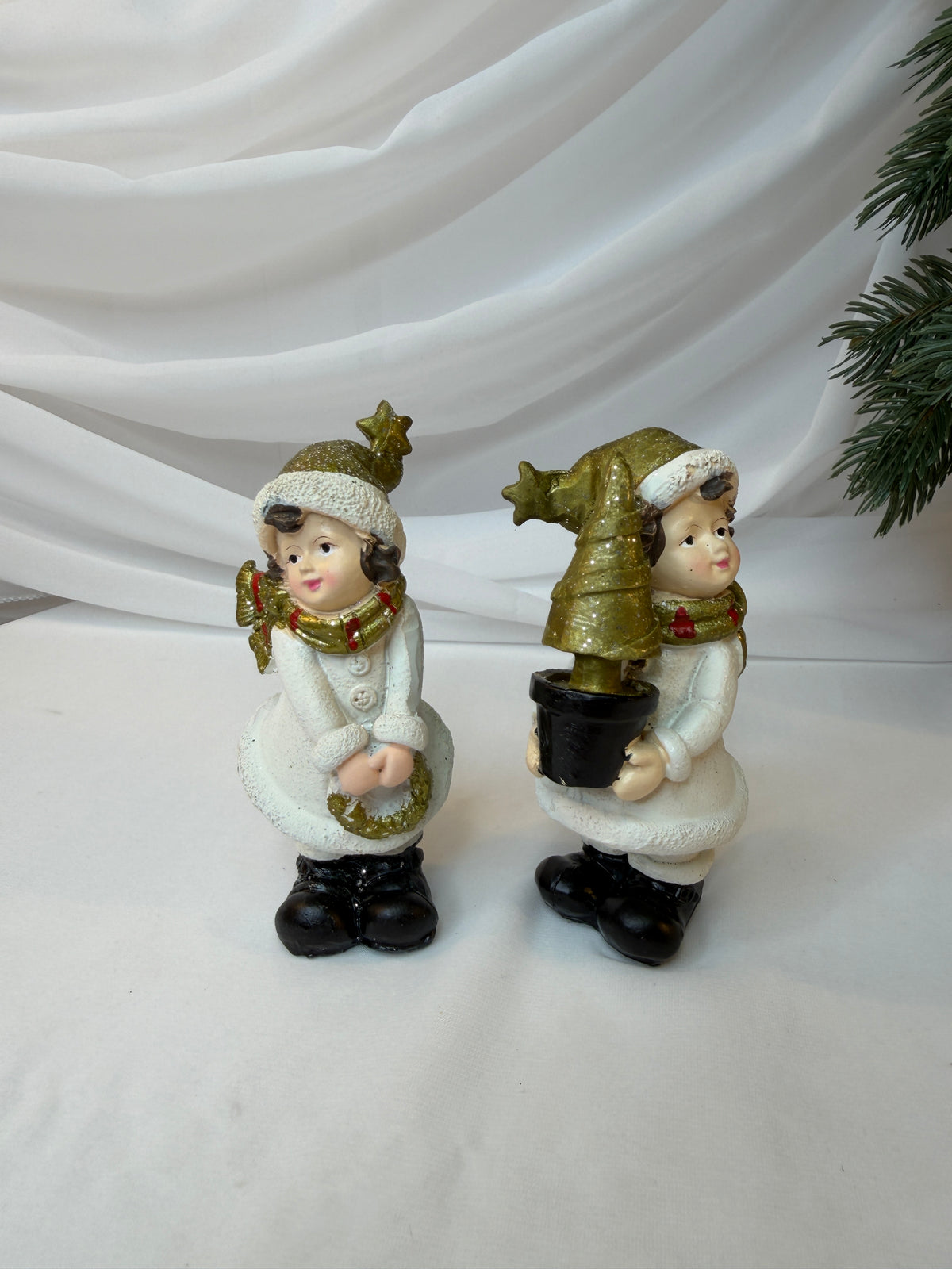 Copii Decorativi de Crăciun din Rășină, Bej-Auriu, 11,5 cm – Set 2 Bucăți