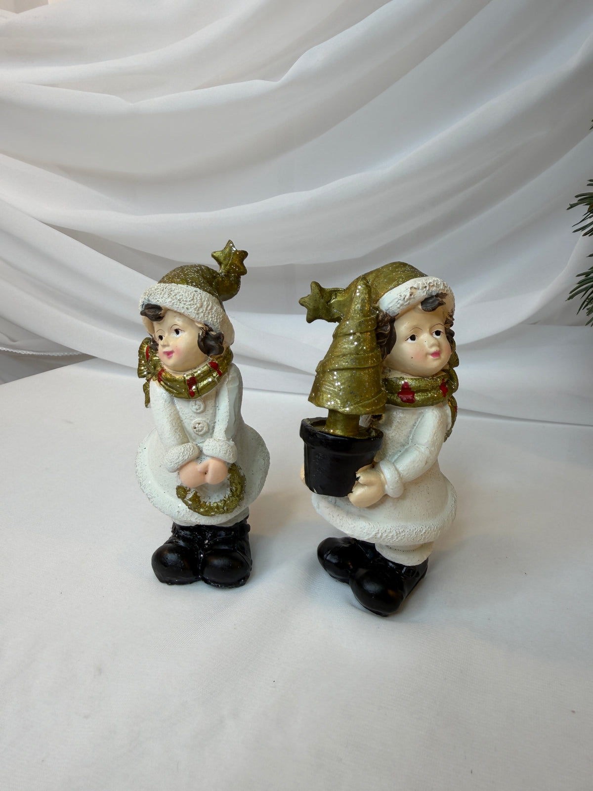 Copii Decorativi de Crăciun din Rășină, Bej-Auriu, 11,5 cm – Set 2 Bucăți