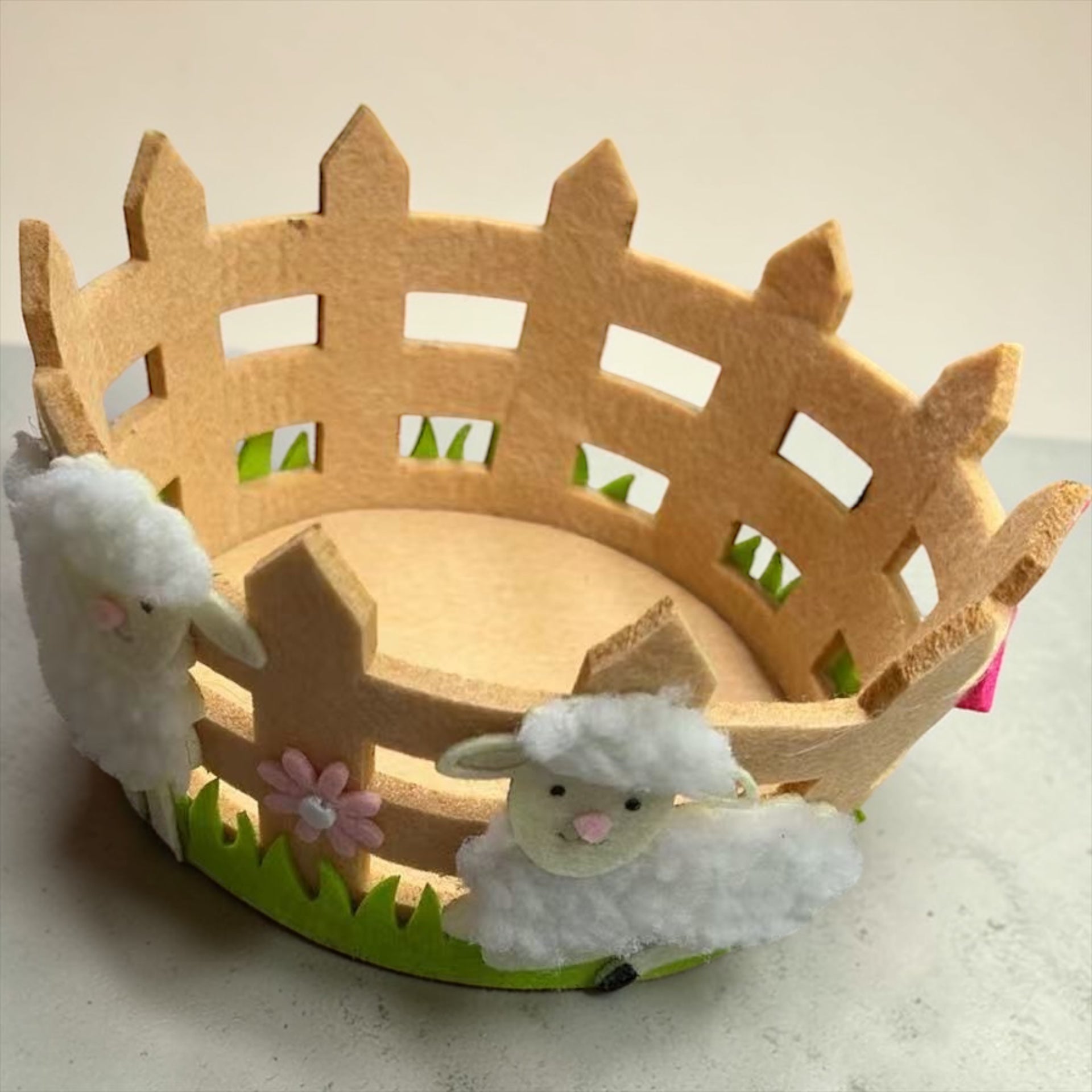 Cos Decorativ Pentru Oua Paste Din Pasla Rotund