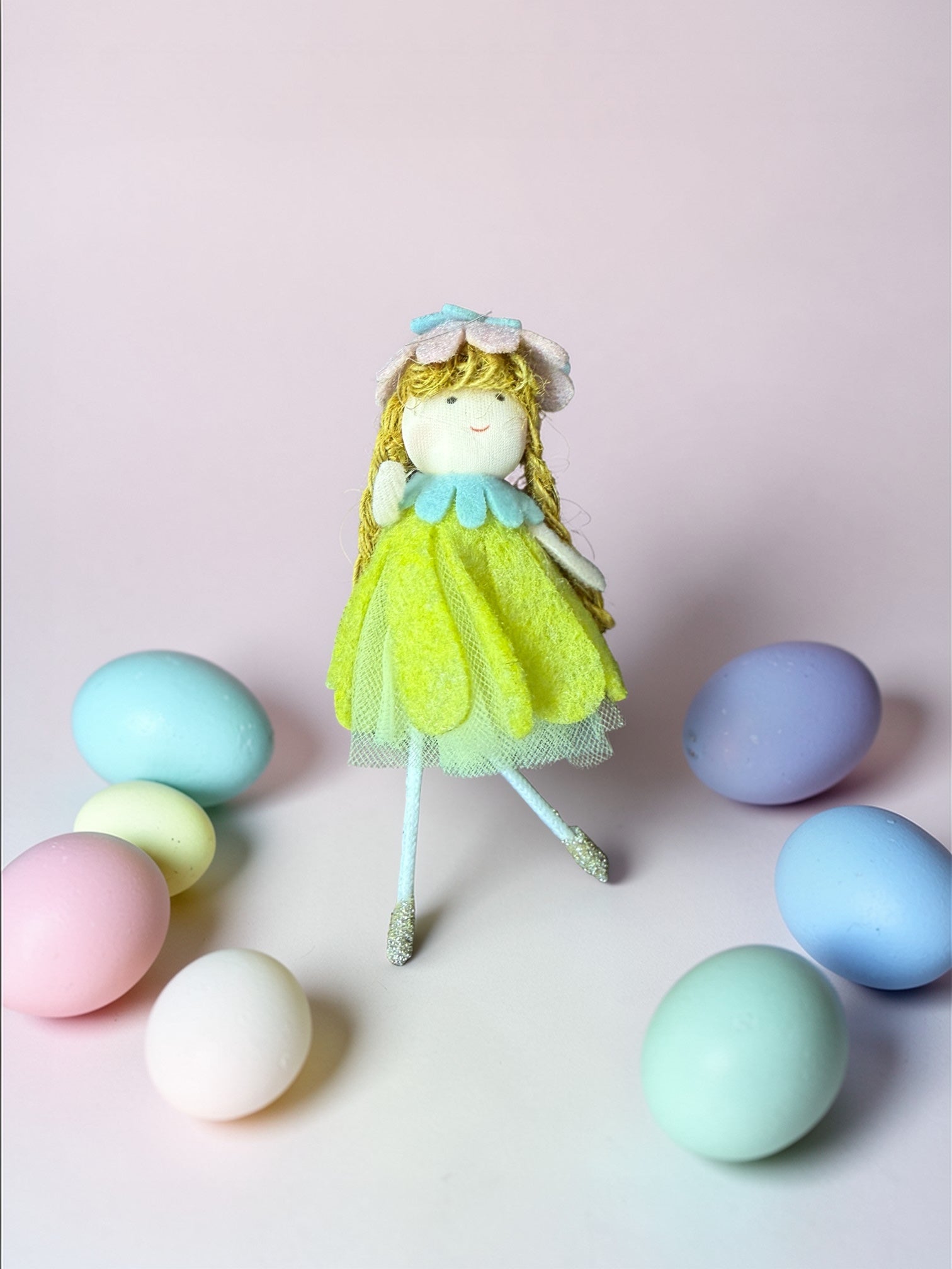 Decoratiune Paste Fetita Fusta Floare